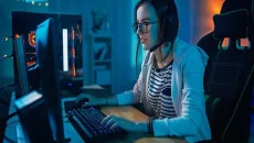 Legal Regulation and Risks of Combating Intruders at Online Games